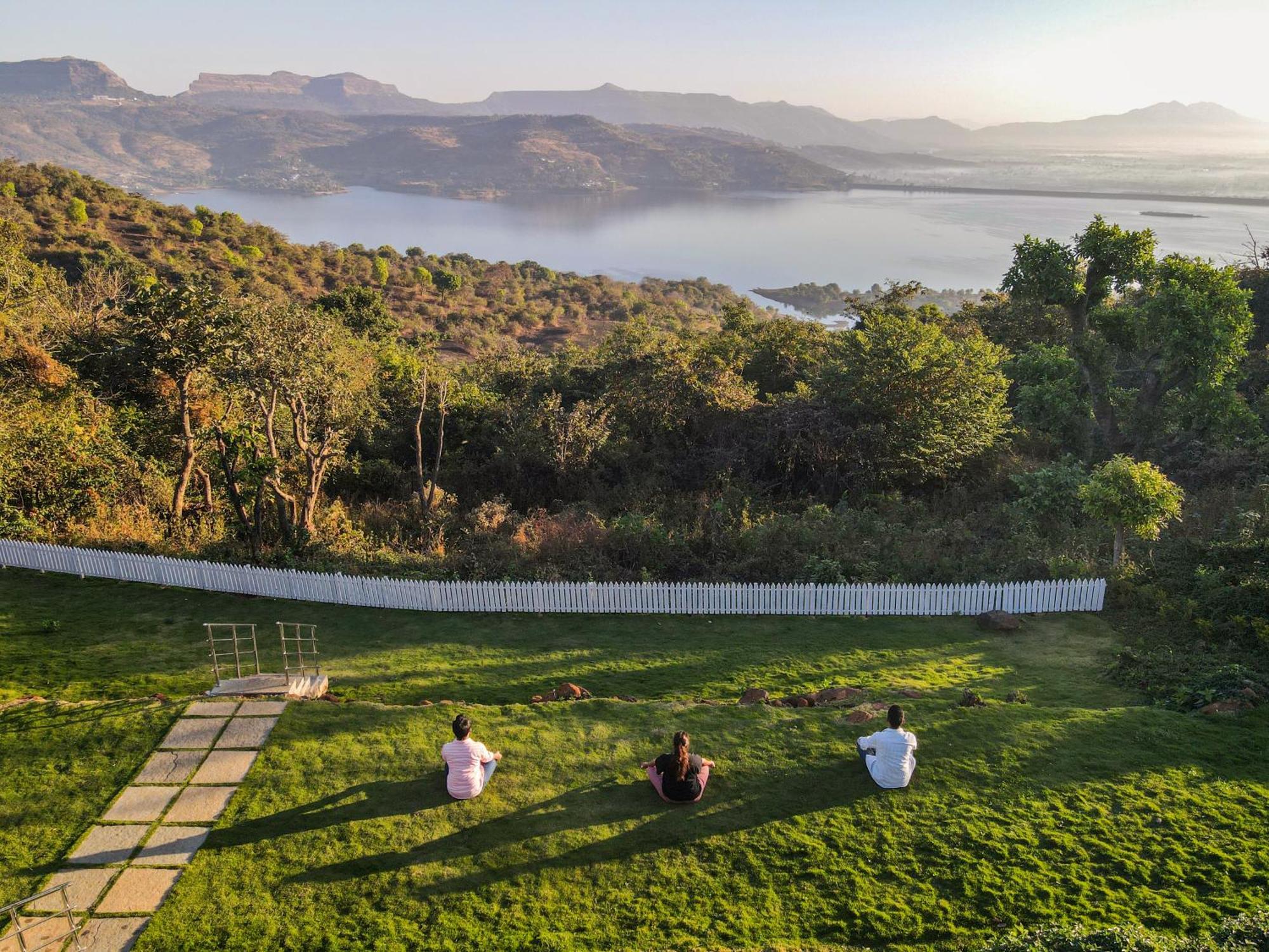 Hotel Club Mahindra Tungi, Lonavala Esterno foto